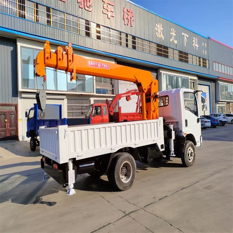 康定市三轮随车吊定制 农用改装机自备吊中瑞长期出售
